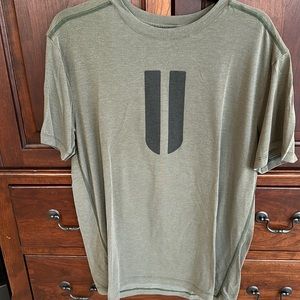 Nobull T-shirt. Size L